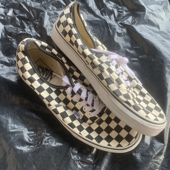 Vans - Picture 4 of 8
